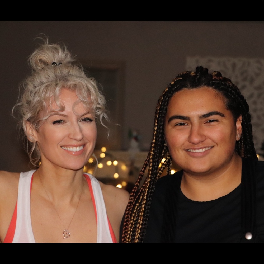 Meet your Poshers, Stacy & Lennae